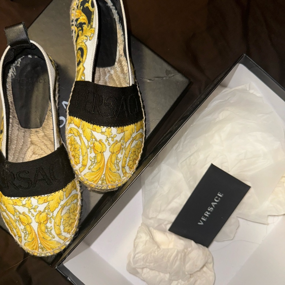 Kids Versace barocco espadrille size 31 in perfect condition worn once
